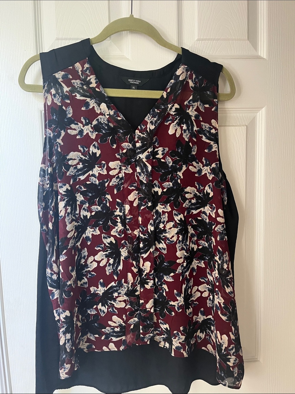 Simply Vera Vera Wang Burgundy Floral Sleeveless Camisole with Black Trim